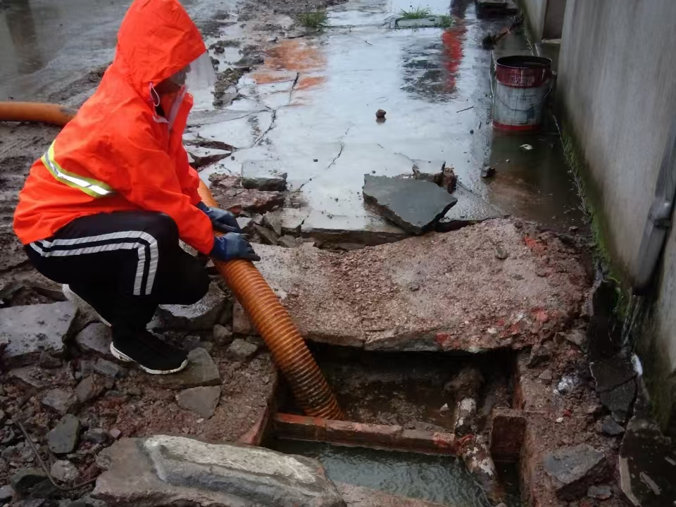 兰溪专业清理污水池 炜誉市政以规范流程守护城市 “肠道”